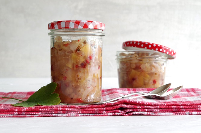 Apfel-Zwiebel-Chutney : Lecker zu Fleisch zur Brotzeit, zu herzhaften Gerichten.