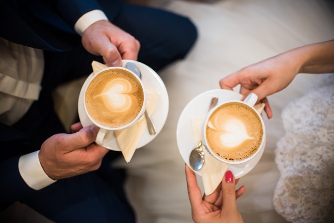 Bei dem hier genannten Rezept handelt es sich um die Grundlage für einen klassischen Cappuccino. Inzwischen gibt es aber auch viele Menschen, die gerne einen besonderen Geschmack bei ihrem Getränk hätten. (#04)