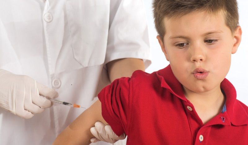Die Grippeimpfung wird von den meisten Kindern und Erwachsenen gut vertragen, teilweise treten jedoch Reaktionen auf die Schutzimpfung auf. (#03)
