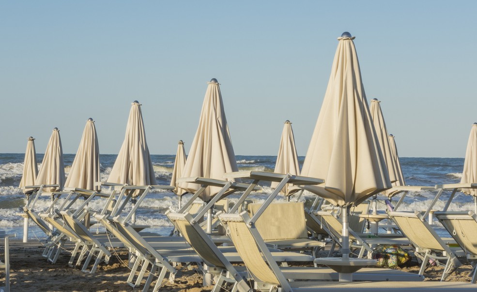 Der Strand von Cervia ist wie der ganze Strand entlang der Emilia Romagna bekannt für seinen feinen weißen Sand. (#6)