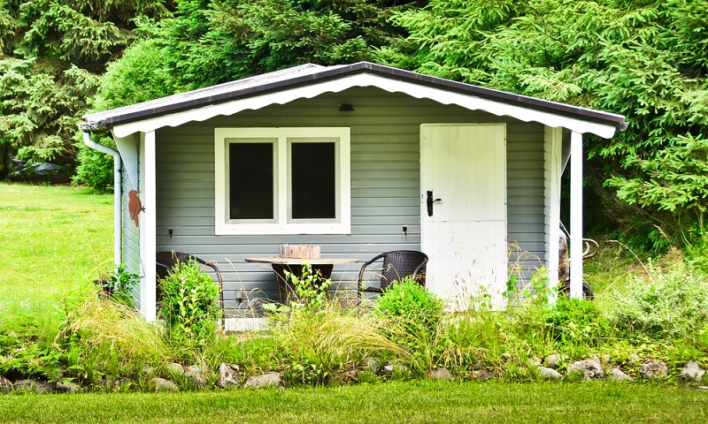 Im Gartenhaus kann man sowohl im Winter als auch im Sommer arbeiten. ( Foto:  Shutterstock- Brinja Schmidt  )