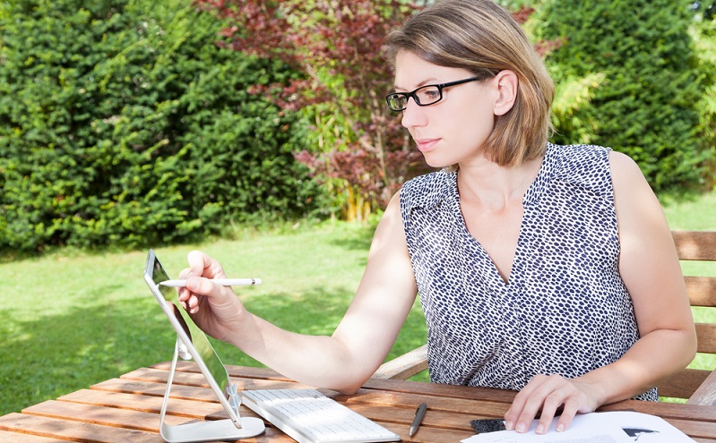 Entspannt Lernen im eigenen Garten ( Foto: Shutterstock- Alexander Limbach )