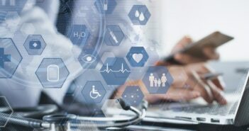 Essence SmartCare: Schnelle Hilfe gegen Stürze immer dabei (Foto: Adobe Stock - tippapatt)