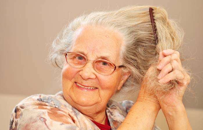 Wenn man eine runde Gesichtsform hat, weißt das Gesicht keine scharfen Kanten auf. (Foto: AdobeStock - 32034878 photocrew) 